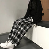 ITOOH Oversize Women Sweatpants Fashion Black Plaid Casual Pants Baggy Elastic Waist Pockets Student Unisex Hip Hop Loose Trousers